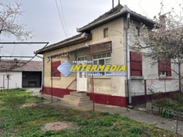 vanzare-casa-cu-920-mp-teren-alba-iulia-zona-hcc-la-asfalt-si-toate-utilitatiile-0