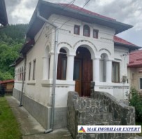 vand-3-corpuri-casa-10-camere-teren-1254-mp-in-leresti-arges