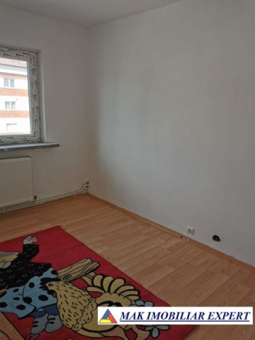 vandut-apartament-3-camere-cf-1-et-44-campulung-3