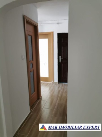vandut-apartament-3-camere-cf-1-et-44-campulung-7