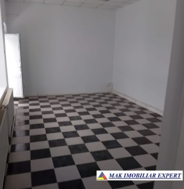 spatiu-birou-30-mp-in-centru-campulung-muscel-arges-8