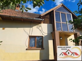 vanzare-casa-in-campulung-intr-o-zona-linistita-cu-vedere-panoramica-a-orasului-cu-teren-intravilan-de-5393-mp-la-pretul-de-60000-negociabil-de-euro-1