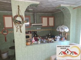 vanzare-casa-in-campulung-intr-o-zona-linistita-cu-vedere-panoramica-a-orasului-cu-teren-intravilan-de-5393-mp-la-pretul-de-60000-negociabil-de-euro-9