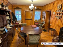 casa-de-vacanta-cu-7-camere-teren-1000-mp-de-vanzare-in-sirnea-zona-moieciu-ideala-pentru-relaxare-2