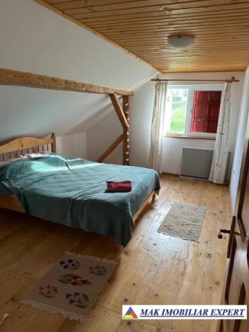 casa-de-vacanta-cu-7-camere-teren-1000-mp-de-vanzare-in-sirnea-zona-moieciu-ideala-pentru-relaxare-6