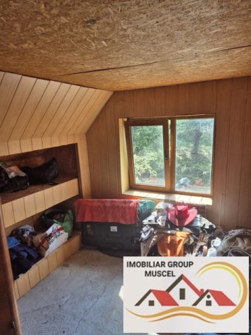 vanzare-casa-in-campulung-intr-o-zona-linistita-cu-vedere-panoramica-a-orasului-cu-teren-intravilan-de-2500-mp-la-pretul-de-65000-negociabil-de-euro-32