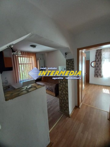 okazie-vanzare-garsoniera-mare-cu-1-camera-etaj-2-cetate-bulevard-finisat-si-mobilat-complet