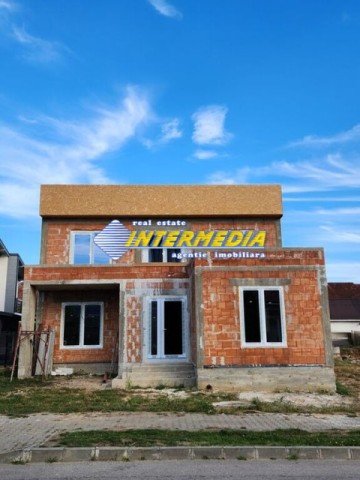 casa-noua-170-mp-utili-in-cetate-finisata-complet-1