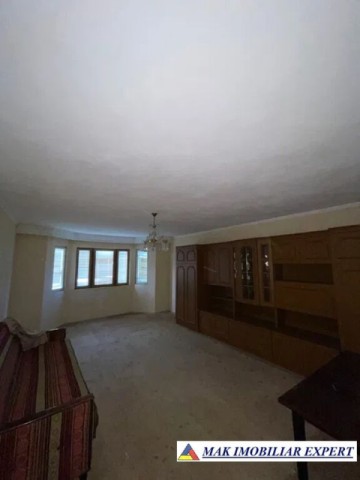 vand-vila-8-camere-cu-teren-1755-mp-in-cetateni-arges-4