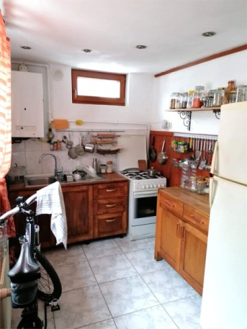 apartament-cu-trei-camere-la-casa-in-zona-centrul-vechi-2