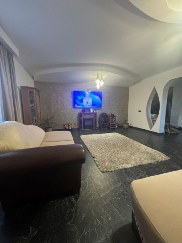 ghighiu-vila-2011-pe-teren-988-mp-290000-euro