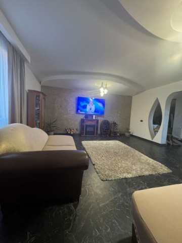 ghighiu-vila-2011-pe-teren-988-mp-290000-euro-4