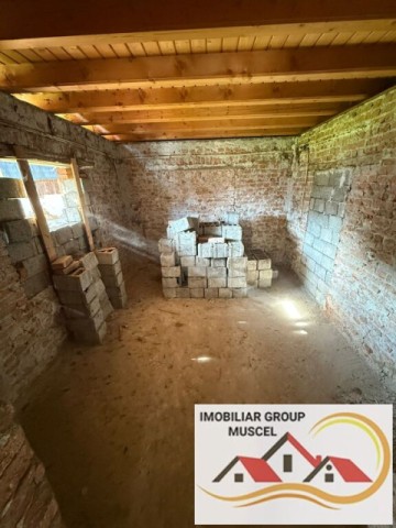 vanzare-vila-deosebita-asezata-intr-o-zona-linistita-cu-o-suprafata-de-teren-489-mp-in-rucar-la-pretul-de-54000-euro-negociabil-17