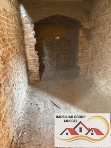 vanzare-vila-deosebita-asezata-intr-o-zona-linistita-cu-o-suprafata-de-teren-489-mp-in-rucar-la-pretul-de-54000-euro-negociabil-12