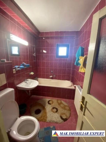 vand-vila-8-camere-teren-de-1000-mp-in-stalpeni-arges-9