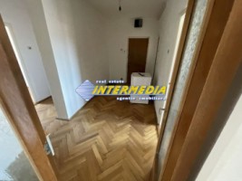 apartament-3-camere-etaj-2-garaj-boxa-in-cetate-zona-caroline-2