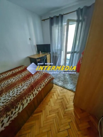 de-vanzare-apartament-3-camere-decomandat-etaj-1-cetate-zona-mercur-3