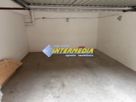 apartament-3-camere-84-mp-cu-garaj-finisat-mobilat-cetate-3