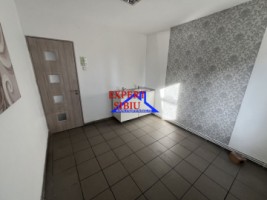 inchiriez-camera-pentru-cosmetica-manichiura-si-pedichurazona-vasile-aaron-4