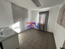 inchiriez-camera-pentru-cosmetica-manichiura-si-pedichurazona-vasile-aaron-5