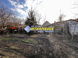 okazie-1242-mp-teren-intravilan-imprejmuit-la-asfalt-cu-toate-utilitatile-bransamente-casa-anexe-vechi-1