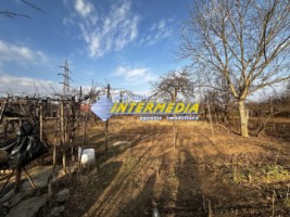 okazie-1242-mp-teren-intravilan-imprejmuit-la-asfalt-cu-toate-utilitatile-bransamente-casa-anexe-vechi-10