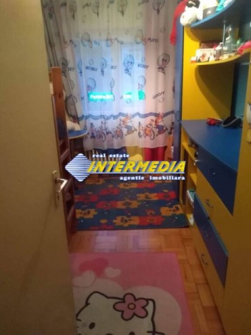 de-vanzare-apartament-3-camere-decomandat-etaj-1-cetate-zona-mercur-10