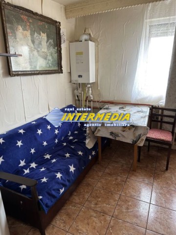 vand-apartament-situat-in-zona-cetate-piata-2-camere-5