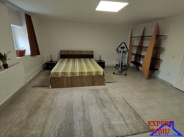 inchiriez-apartament-2-camerea-la-casa-renovat-zona-lazaret-1