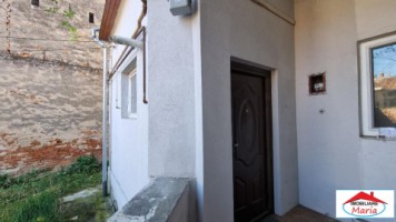 casa-zona-centrala-curte-comuna-55000-euro-1