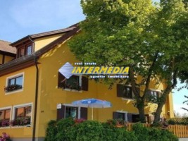 pensiune-de-vanzare-in-judetul-alba-compusa-din-sp-ecu-teren-2500-mp-0