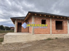 okazie-casa-noua-pe-un-nivel-la-rosu-cu-4-camere-380-mp-teren-si-toate-utilitatile-3