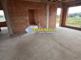 okazie-casa-noua-pe-un-nivel-la-rosu-cu-4-camere-380-mp-teren-si-toate-utilitatile-2