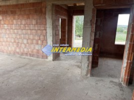 okazie-casa-noua-pe-un-nivel-la-rosu-cu-4-camere-380-mp-teren-si-toate-utilitatile-9