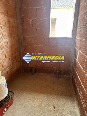 okazie-casa-noua-pe-un-nivel-la-rosu-cu-4-camere-380-mp-teren-si-toate-utilitatile-10