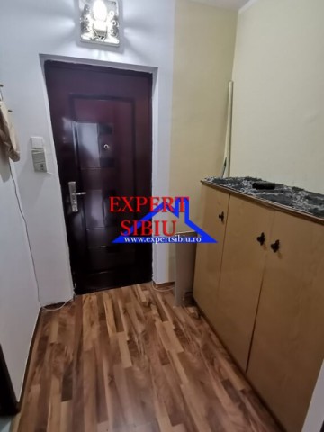 inchiriez-garsoniera-decomandatarenovatcentrala-7