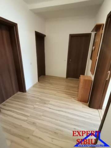 inchiriez-apartament-3-camere-recent-renovat-zona-strand-8