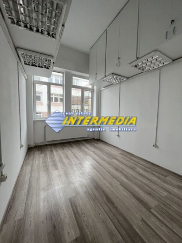 spatiu-de-inchiriat-in-centru-finante-finisat-complet-5