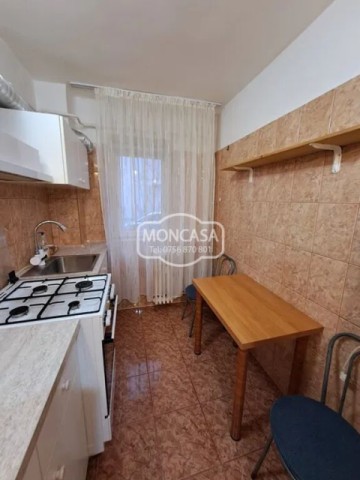 apartament-2-camere-parter-bloc-caramida-zona-scolii-7-1