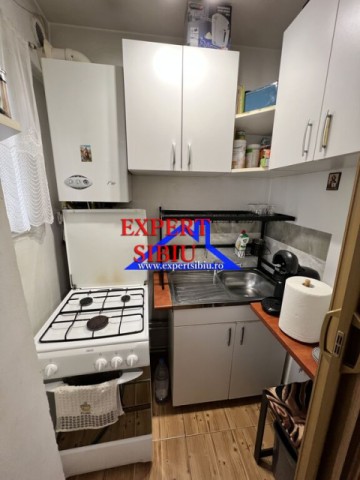 vand-garsoniera-renovata-pretabila-birou-zona-vasile-aaron-3