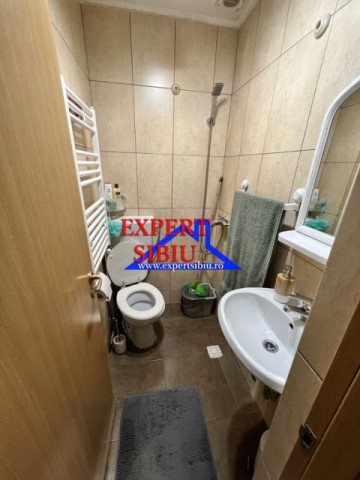 vand-garsoniera-renovata-pretabila-birou-zona-vasile-aaron-4