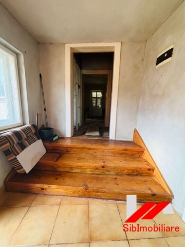 casa-saseasca-cu-teren-2000-mp-cu-dublu-acces-de-vanzare-in-hamba-15