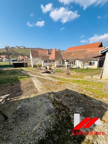 casa-saseasca-cu-teren-2000-mp-cu-dublu-acces-de-vanzare-in-hamba-9