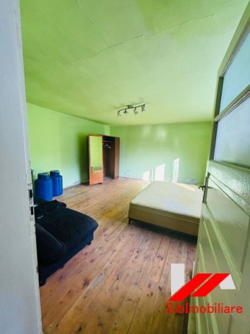 casa-saseasca-cu-teren-2000-mp-cu-dublu-acces-de-vanzare-in-hamba-21