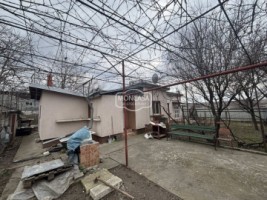 casa-si-teren-in-stauceni-la-strada-principala-3