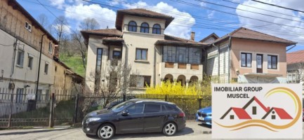 vanzare-vila-interbelica-ultracentral-decomandata-cu-6-camere-3-bai-3-holuri-bucatarie-si-terasa-cu-o-suprafata-de-teren-282-mp-super-oferta-pret-de-80000-de-euro