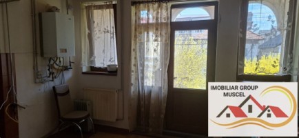vanzare-vila-interbelica-ultracentral-decomandata-cu-6-camere-3-bai-3-holuri-bucatarie-si-terasa-cu-o-suprafata-de-teren-282-mp-super-oferta-pret-de-80000-de-euro-14