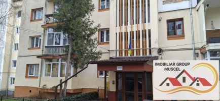 inchiriere-apartament-cu-4-camere-si-2-balcoane-complect-mobilat-cofort-1-la-etaj-1-ultracentral-in-campulung-la-pretul-de-300-euro-luna