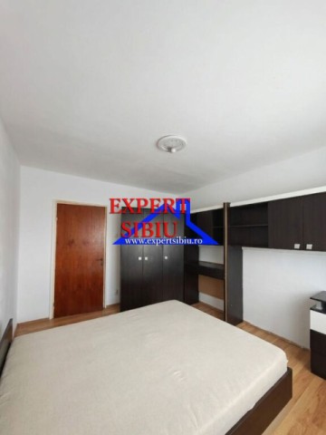 apartament-2-camere-decomandat-de-inchiriat-zona-vasile-aaron-langa-shopping-city-2