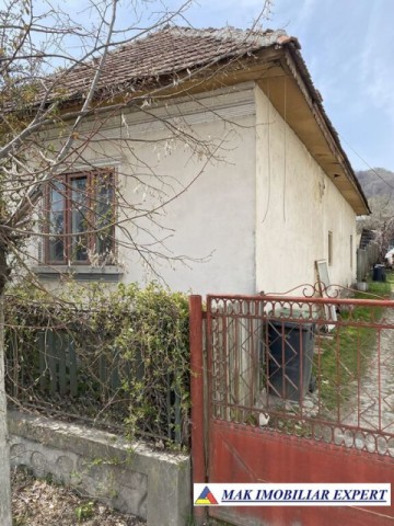 casa-4-camere-1450-mp-in-centru-corbi-arges-3
